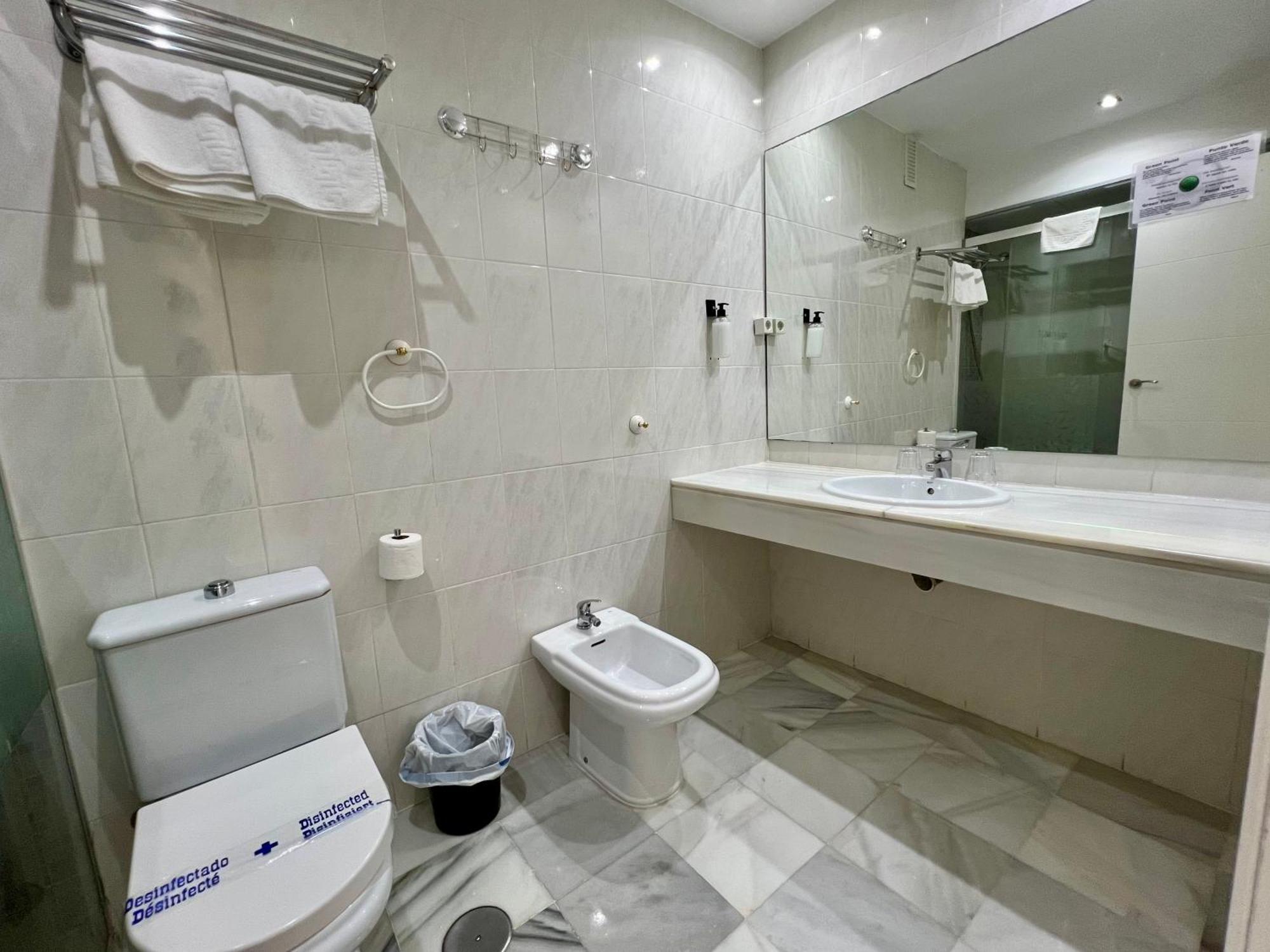 Apartamentos Turisticos Imar กาดิซ ภายนอก รูปภาพ